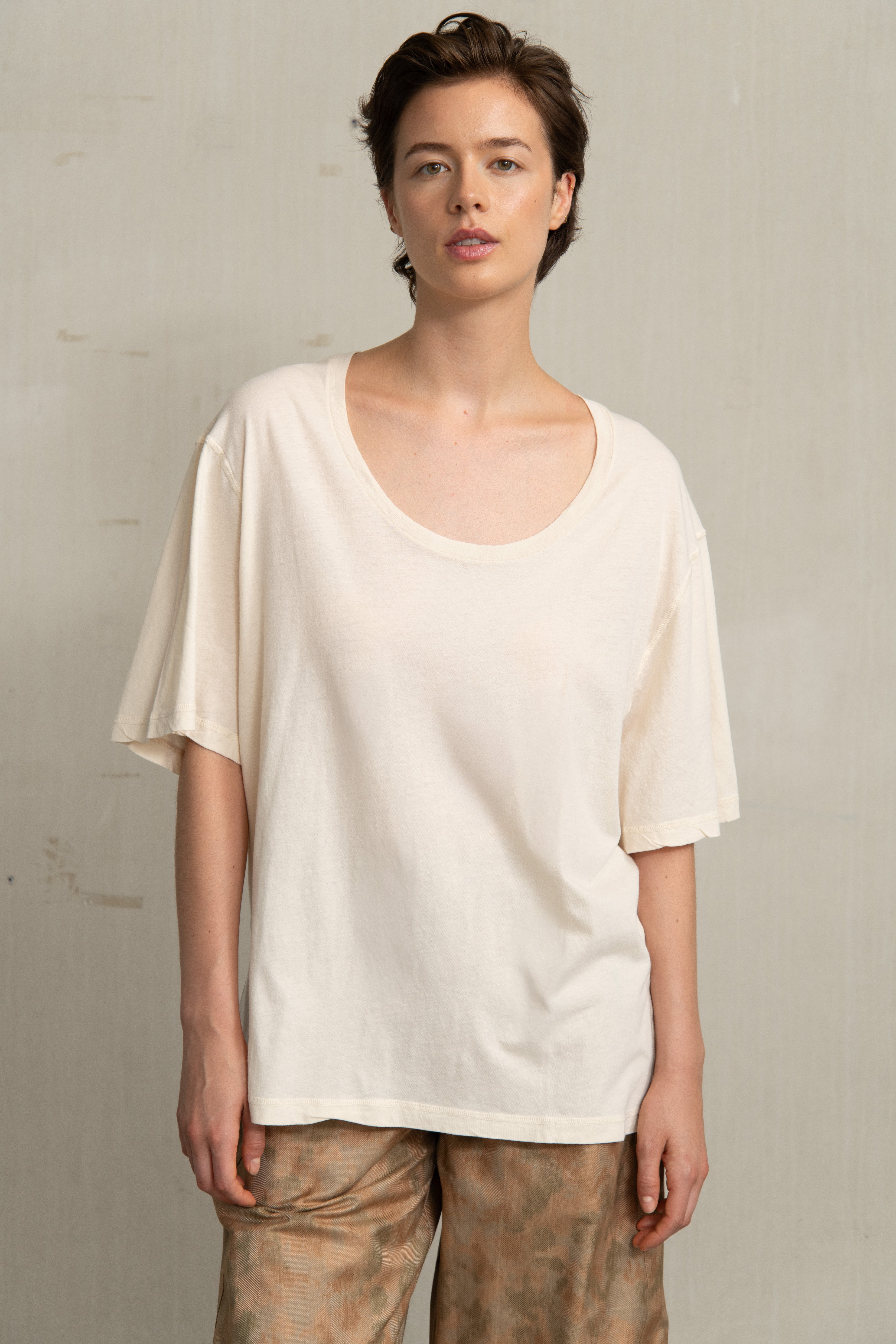 BEAU TEE ALMOND