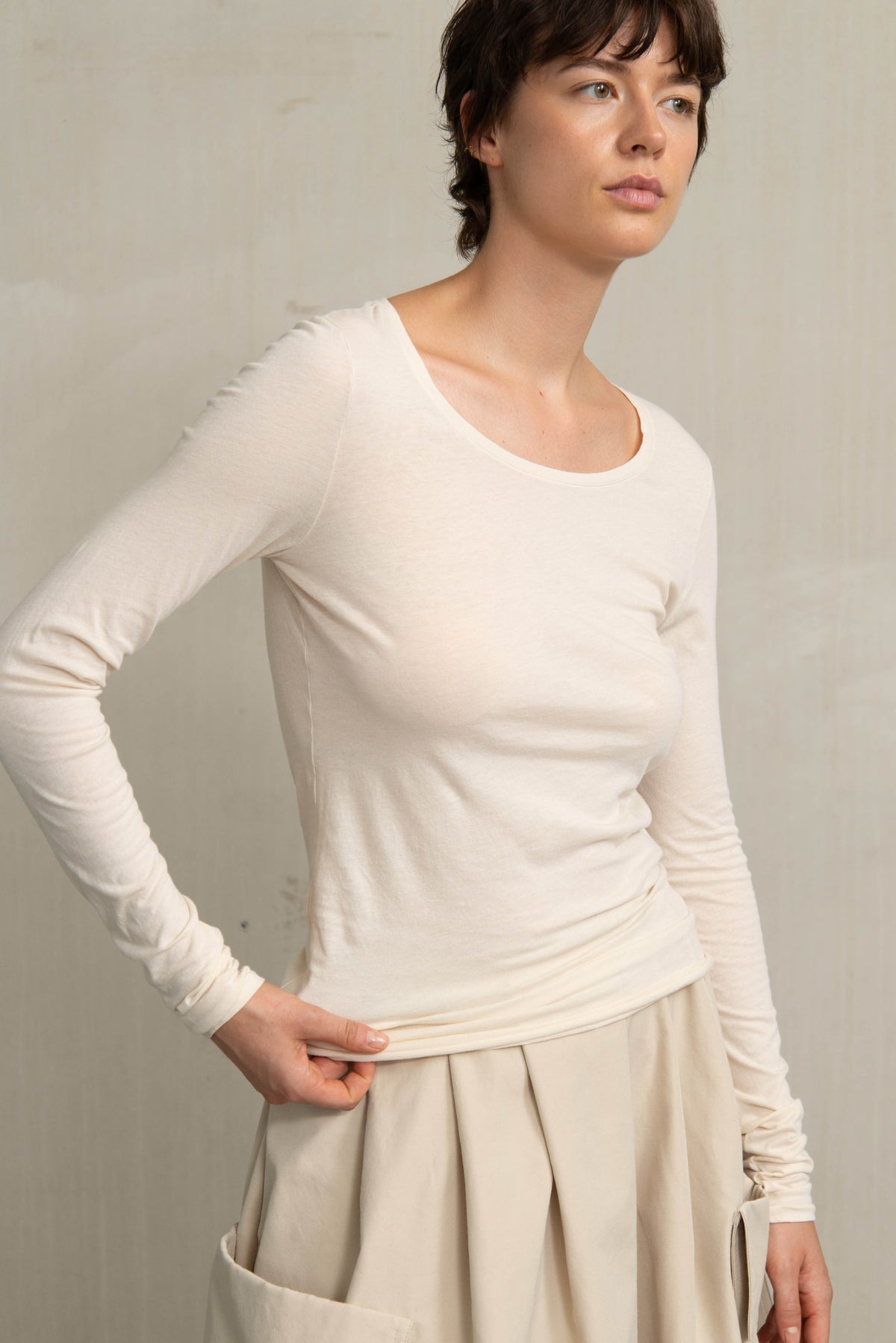HANYA TEE ALMOND