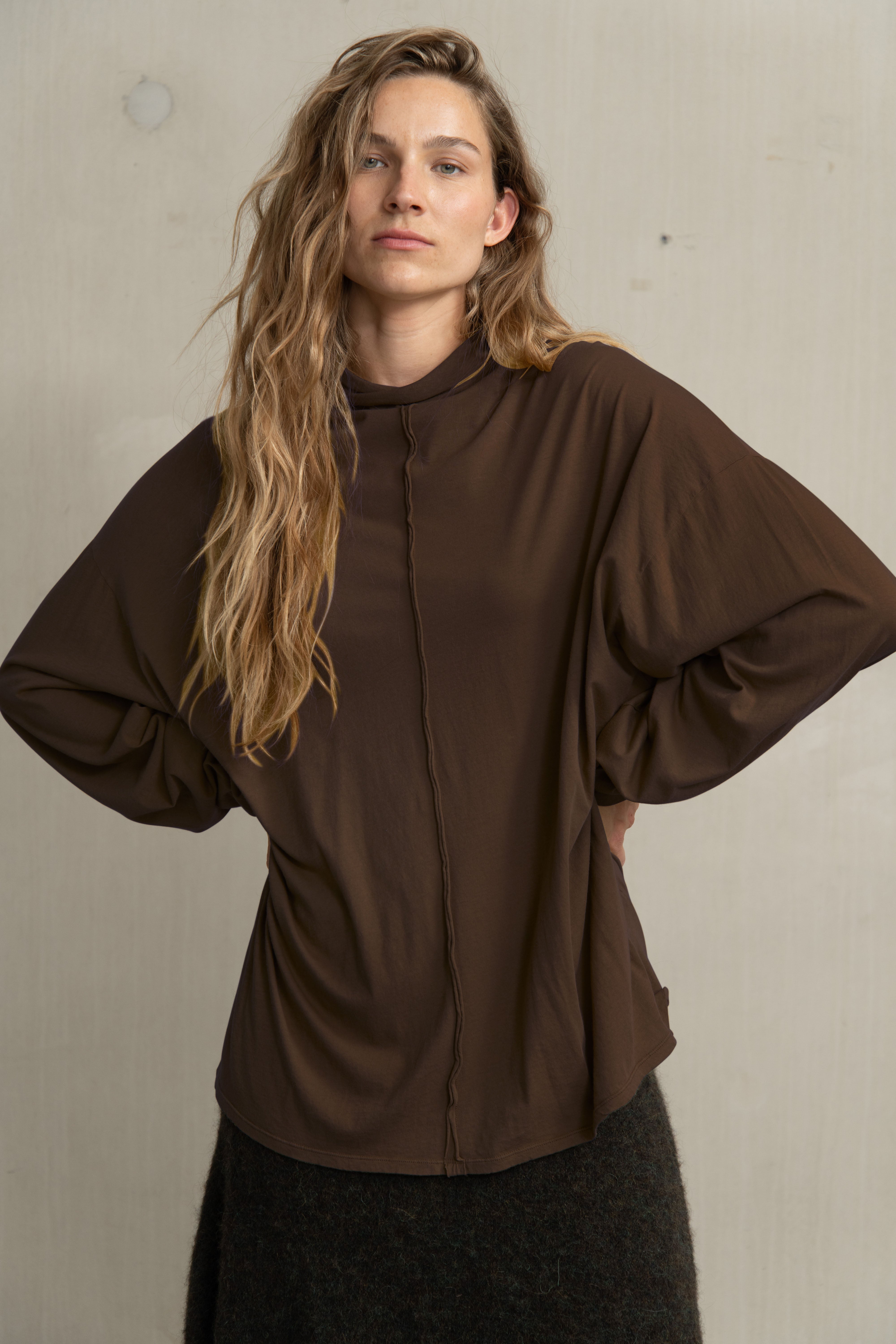 BEATRIX TEE KHAKI - HUMANOID