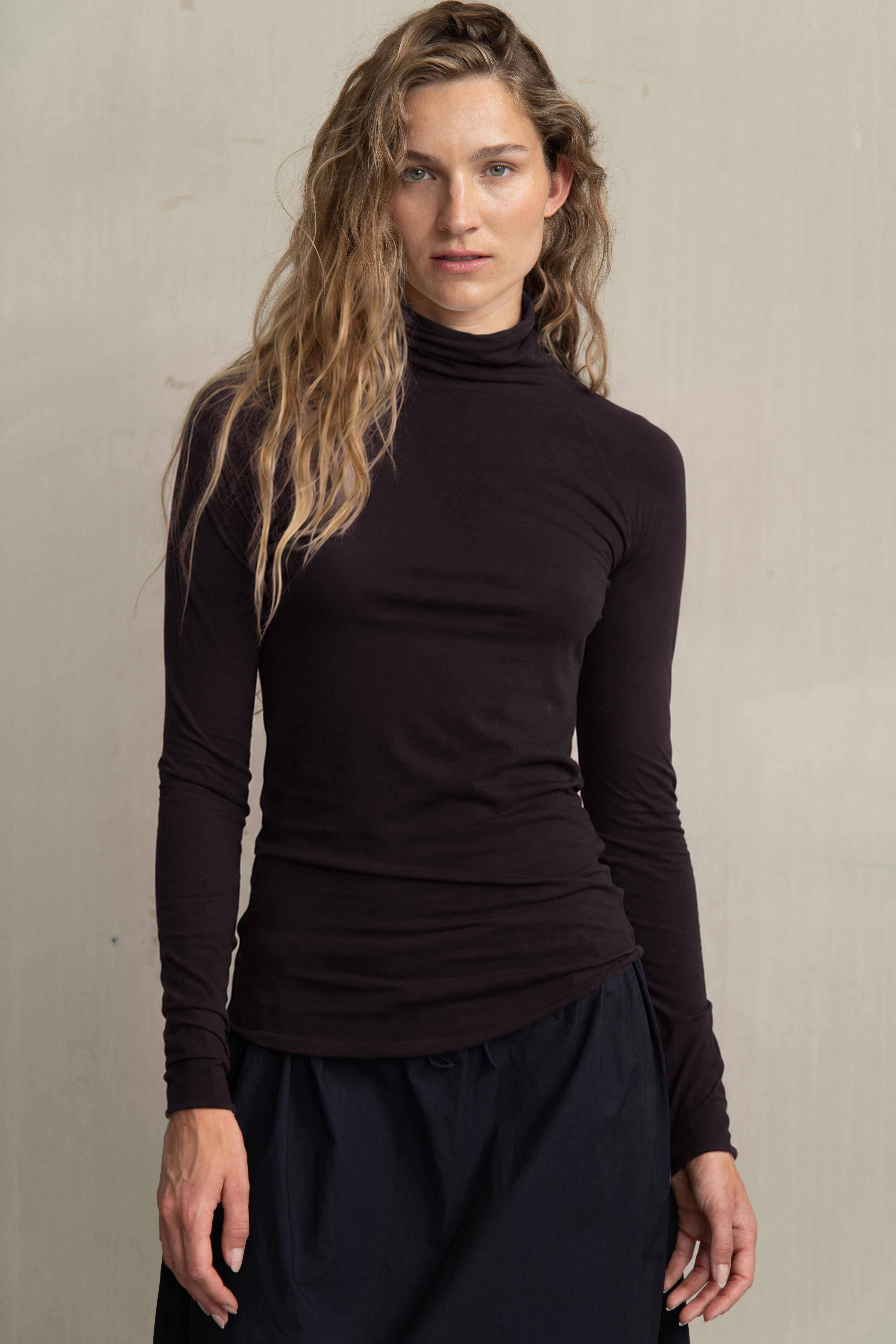 HANSEL TEE BLACKISH - HUMANOID