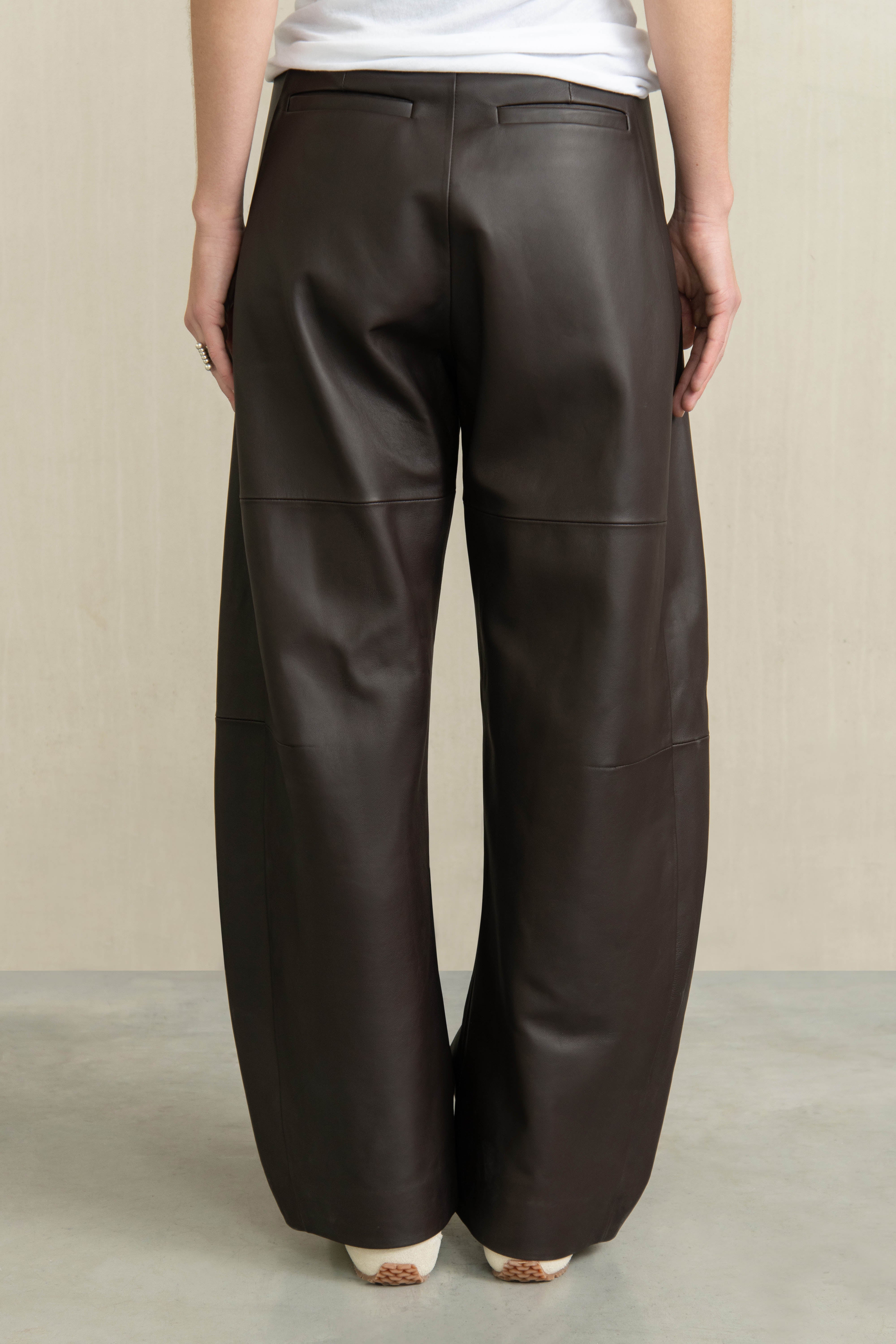 LENA HOSE DARK BROWN