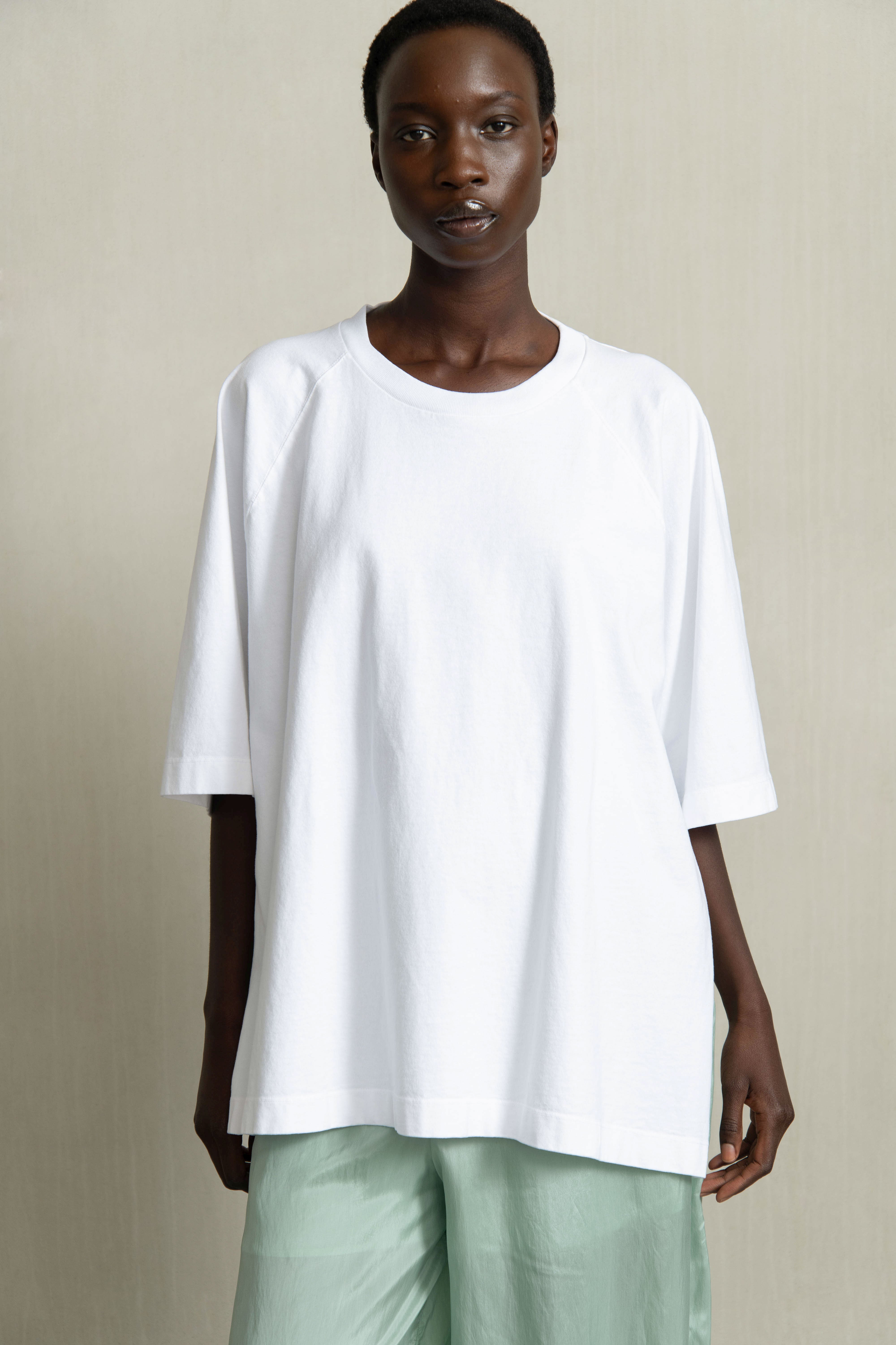VANESSA Oversized Cotton T-Shirt with open Back | HUMANOID