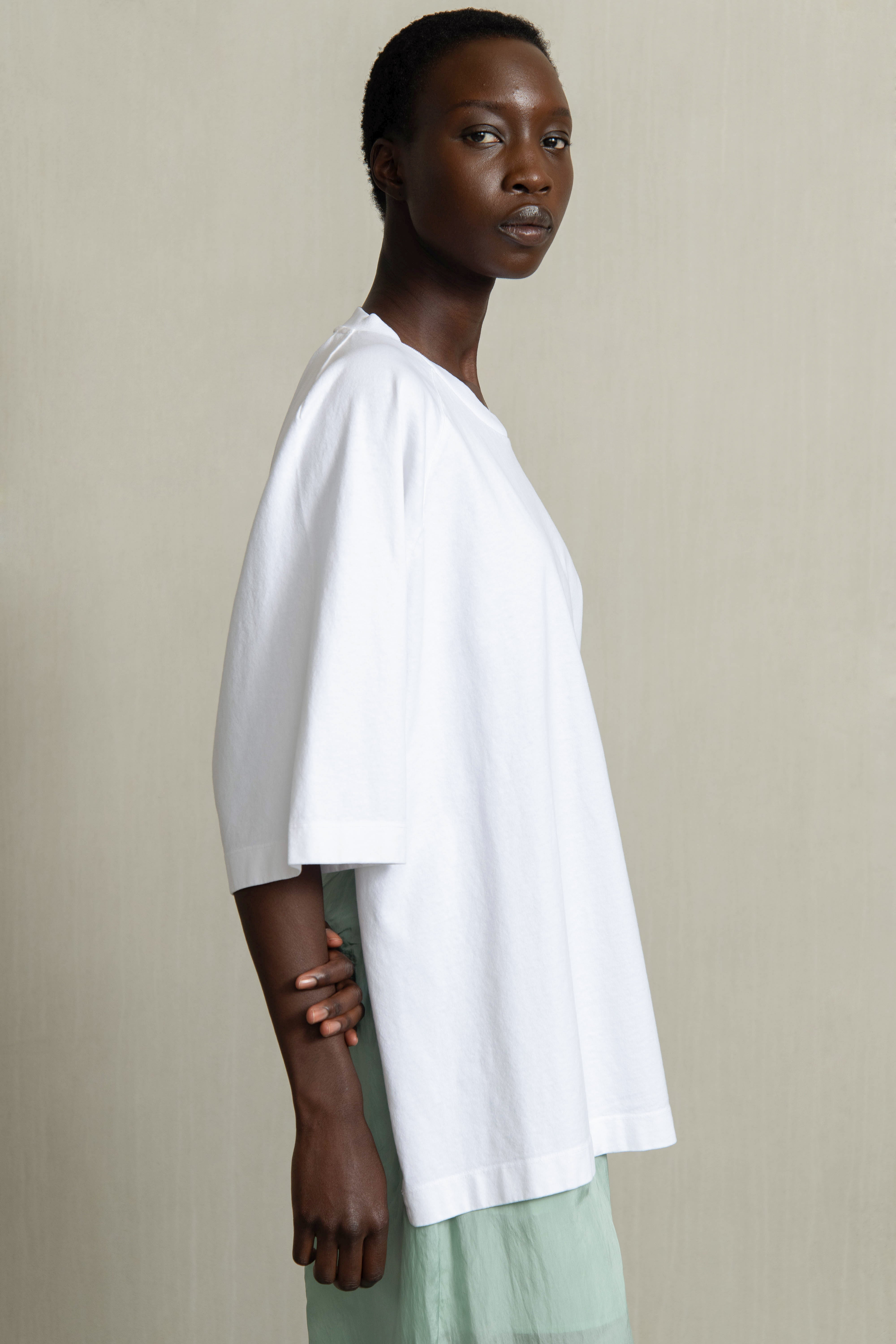 VANESSA Oversized Cotton T-Shirt with open Back | HUMANOID