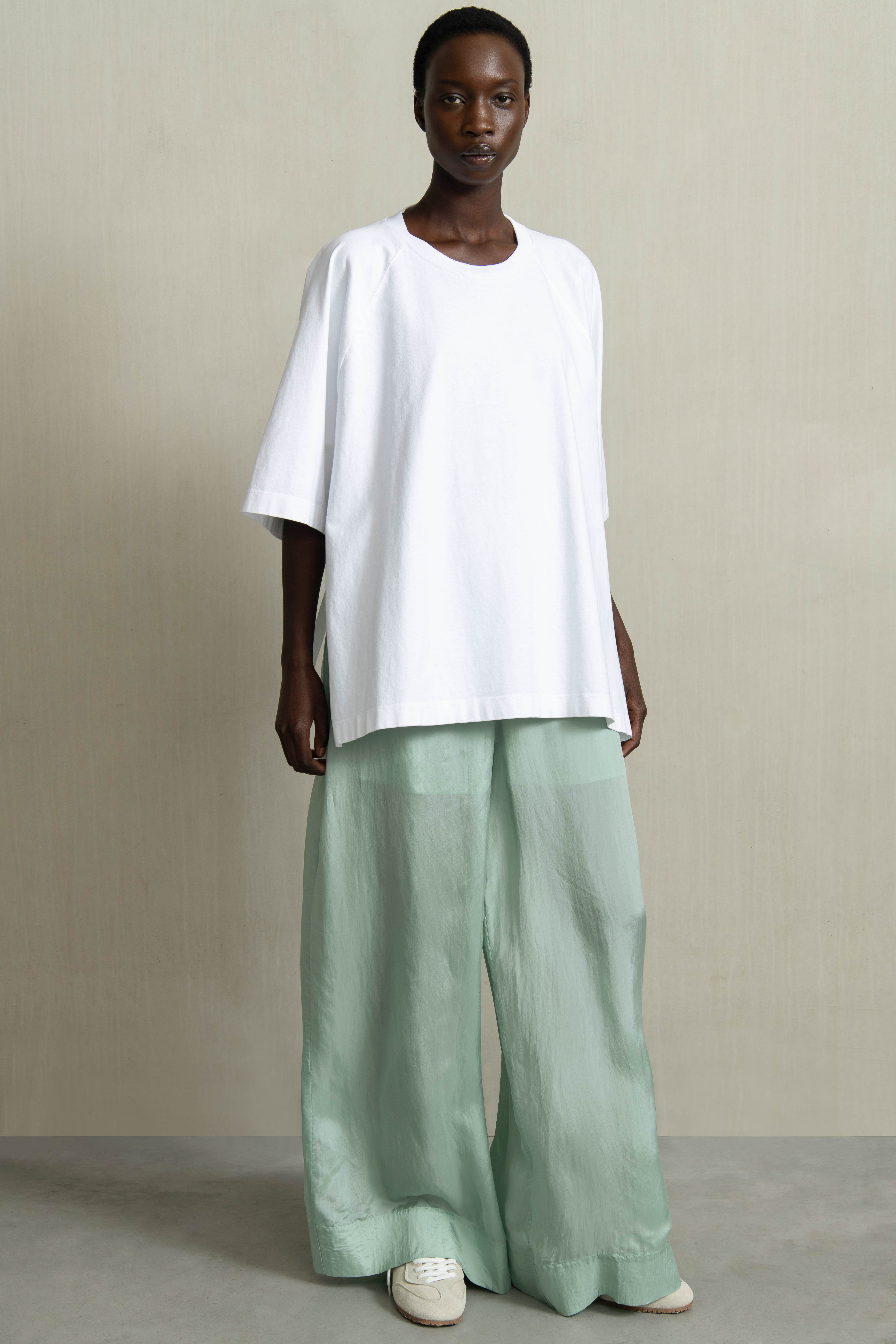 VANESSA Oversized Cotton T-Shirt with open Back | HUMANOID